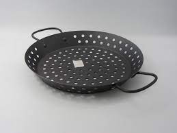 מחבת צלייה מחוררת